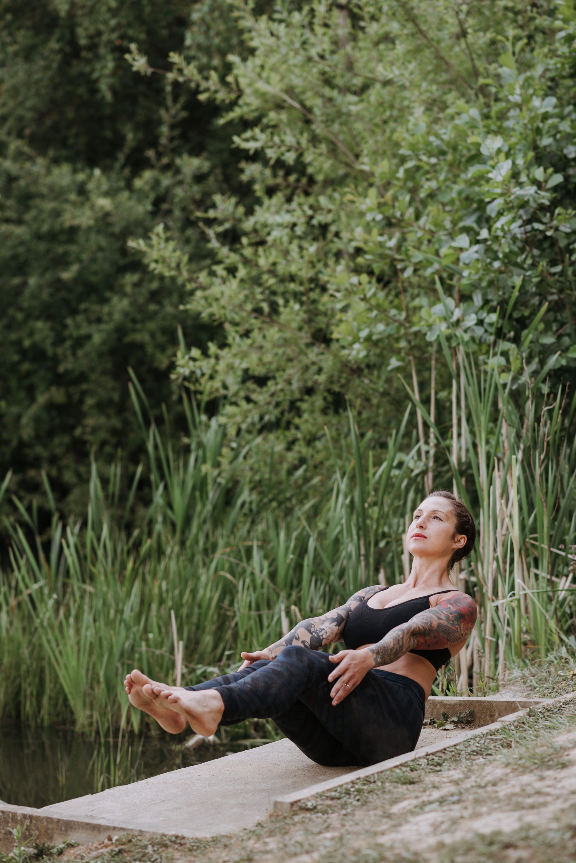 Yoga good morning images: Morning yoga for weight loss (boat pose)