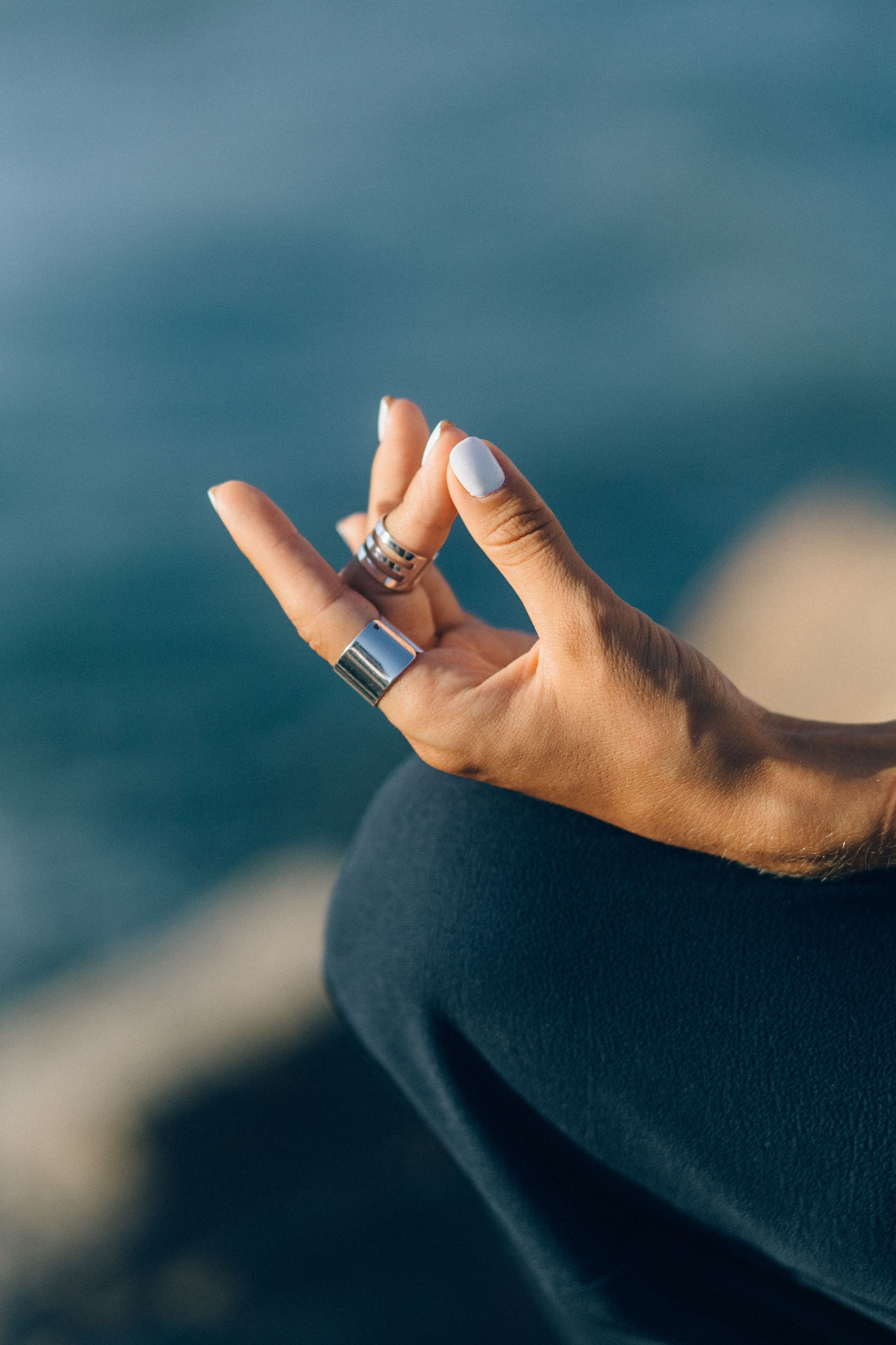 Breathwork vs Meditation: Difference, Benefits, Tips