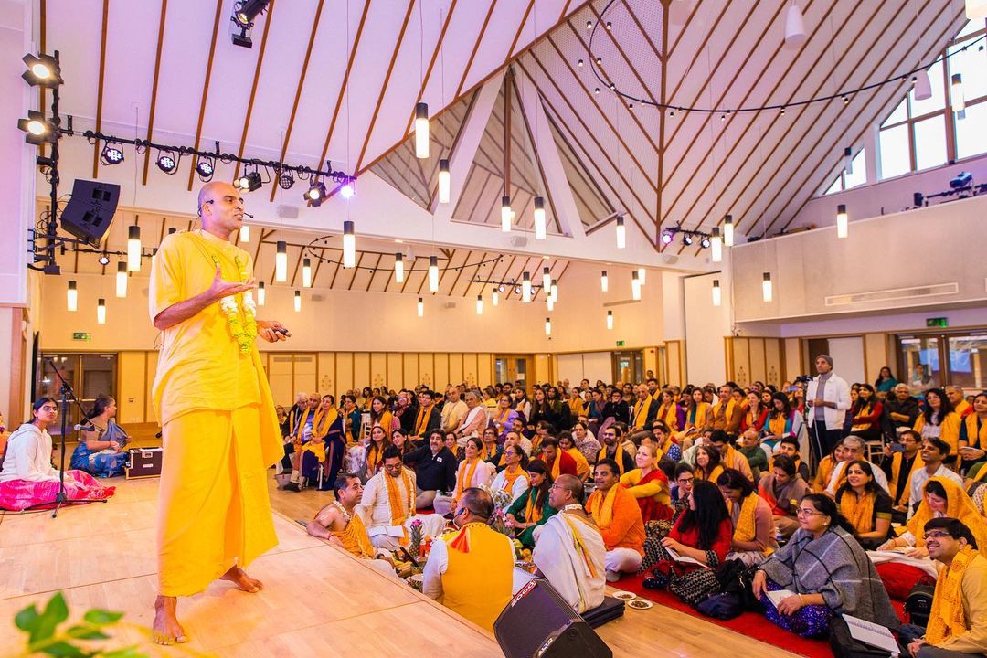 Inner peace and chanting hare krishna mantra from the view of Keshava Swami (monk stories)