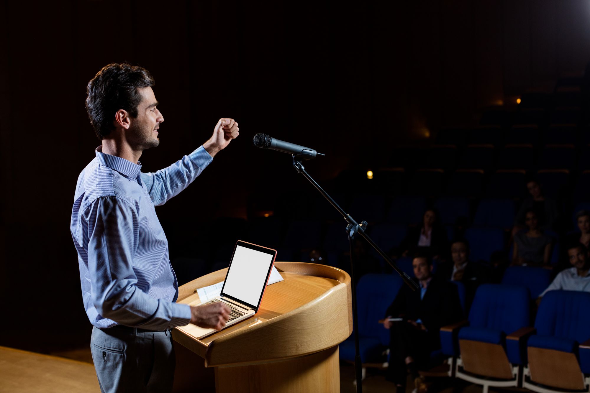Fear of talking in public? Go through these self confidence affirmations to overcome stage fear