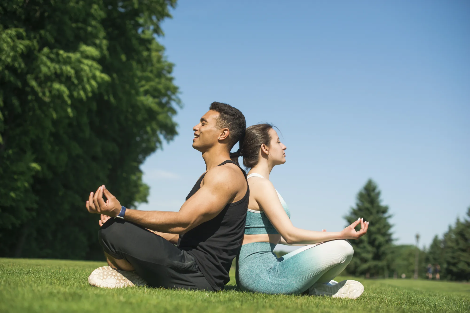Relaxation exercises: Inhalation and exhalation for relaxation between couples