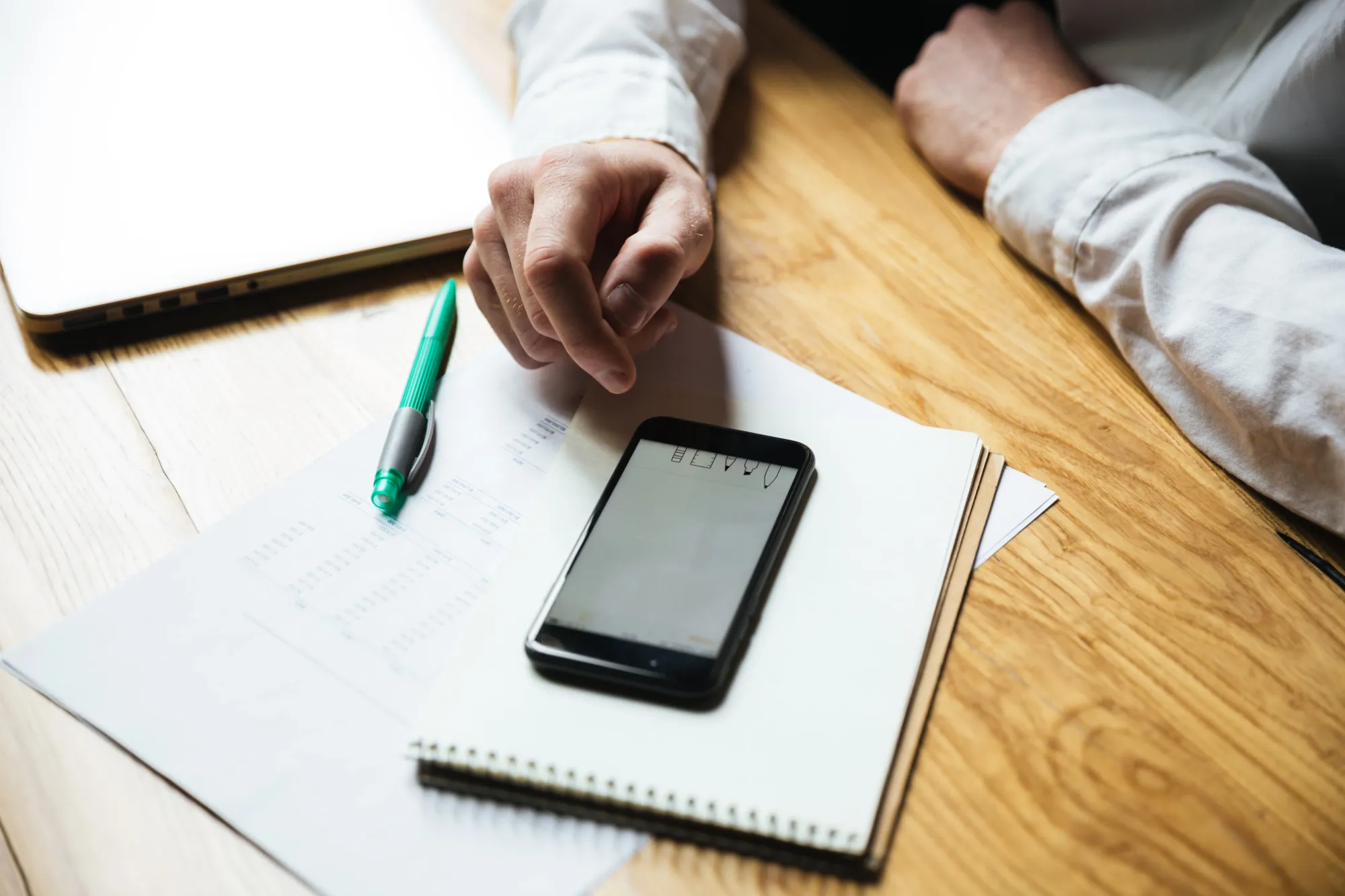 Digital gratitude journaling to get past those 10 different negative thoughts that come in mind