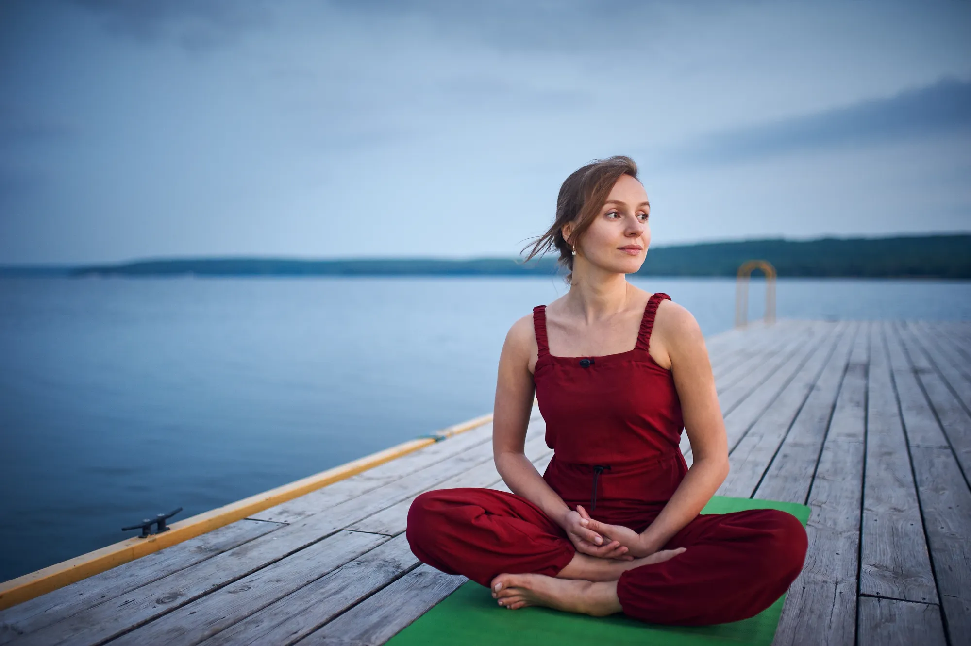 A womans itting still, wondering, "How long should you meditate for?"