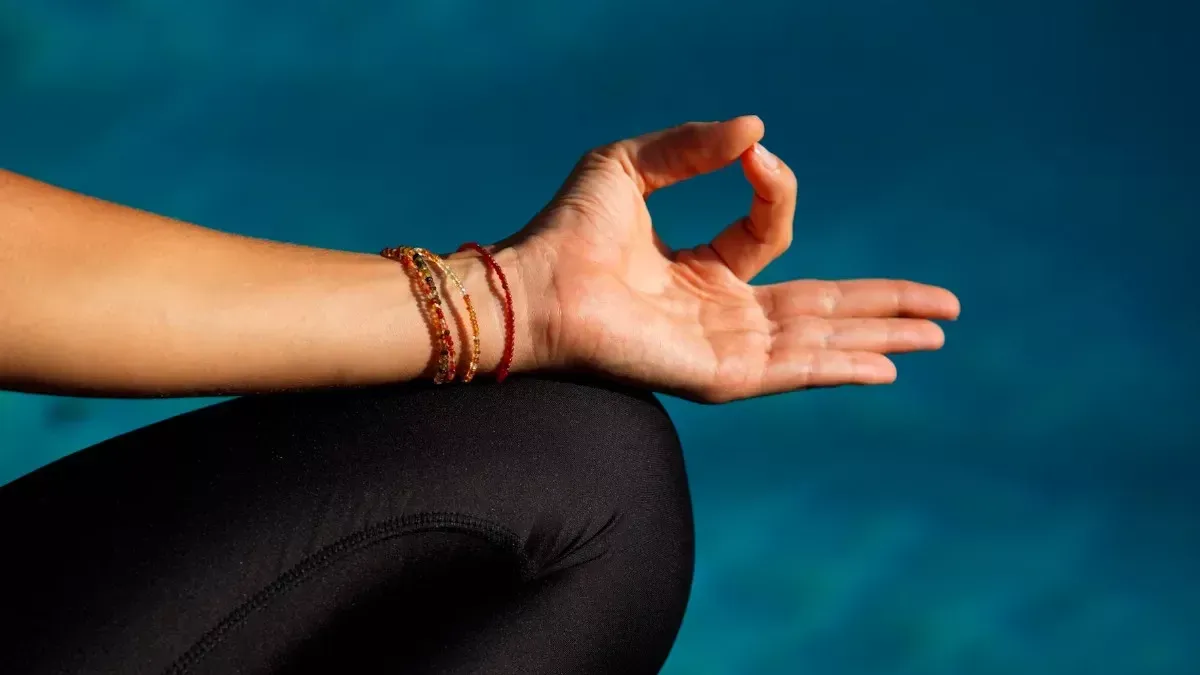 Gyan mudra: Meditation hand positions for beginners