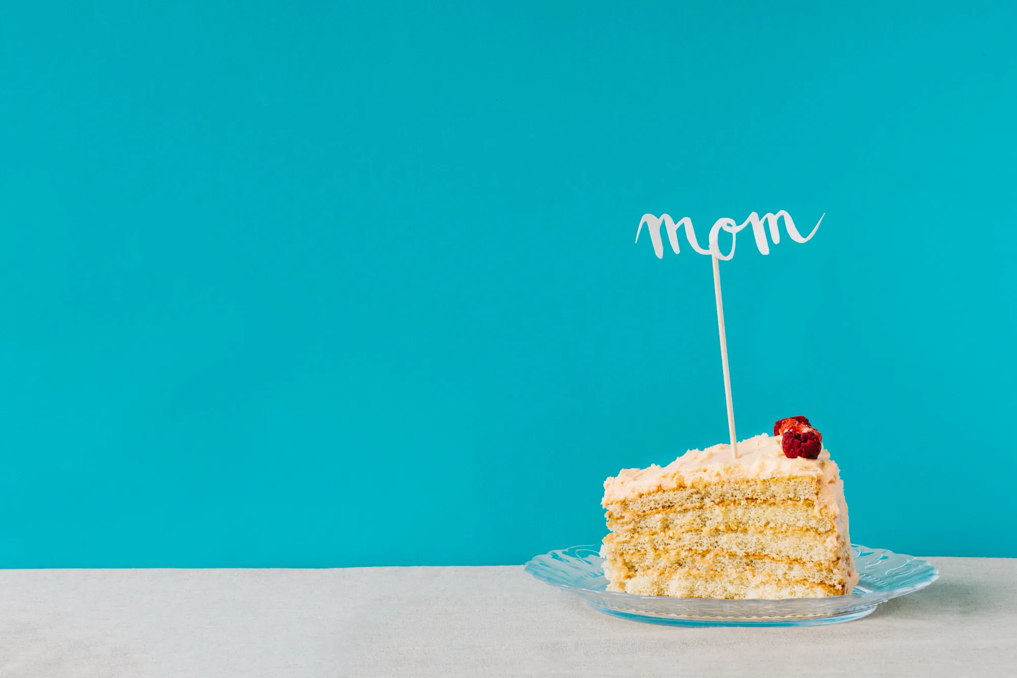 A pastry with mom written on it to signify mother's day