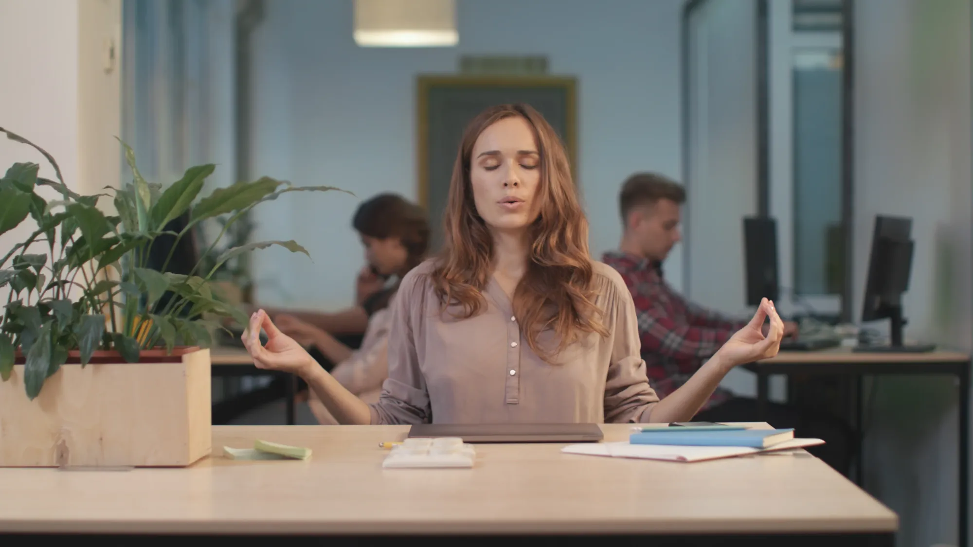 A woman doing one minute meditation at workplace